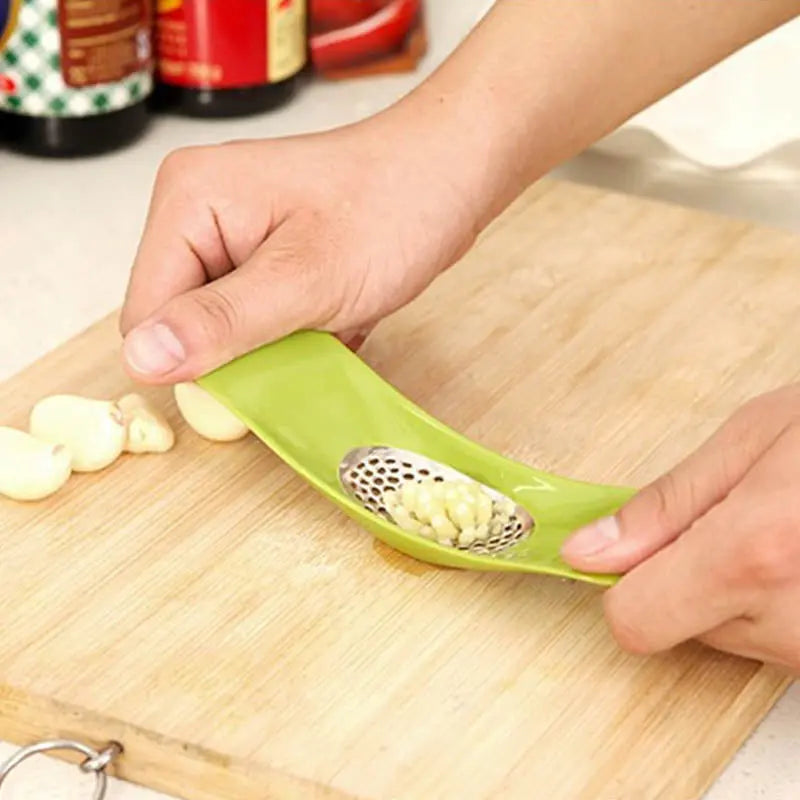 garlic grater working showcase
