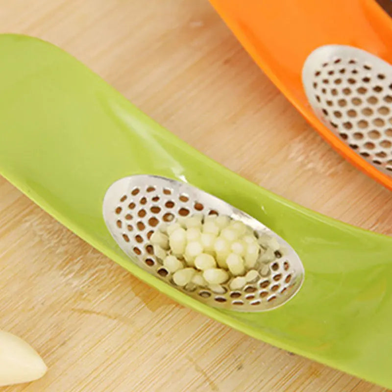 green garlic grater working showcase